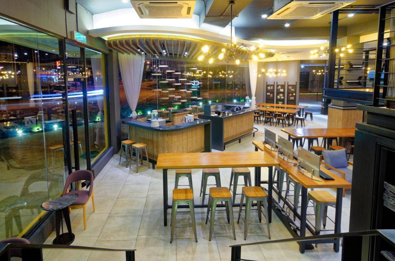 Bulatan Hostel Tanjong Aru Esterno foto
